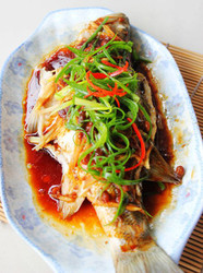 黄豆酱蒸鲈鱼