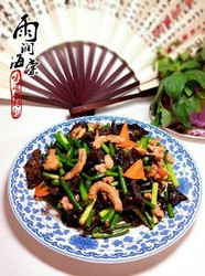 蒜苔木耳炒肉