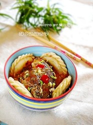 酥小鱼炖合子