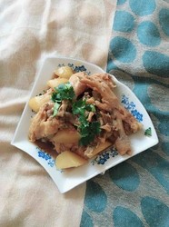 三黄鸡炖土豆