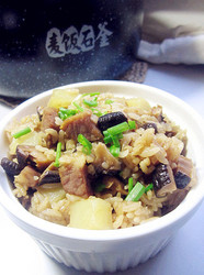 腊肉土豆焖饭