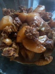 牛腩炖土豆