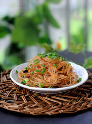 鸡胸肉烧绿豆粉丝