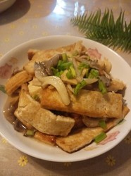 豆腐炒苹菇