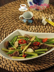 蒜苔爆鸡胗