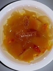 银耳桃胶雪梨羹