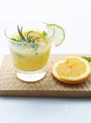 缤纷果粒鸡尾酒
