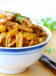 【肉丝炒年糕】不分饭菜,一碗管饱,超级扛