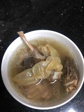 花胶羊肚菌炖海鸭汤
