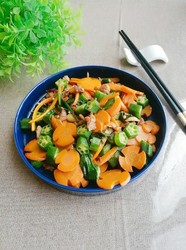 秋葵胡萝卜青菜炒肉末