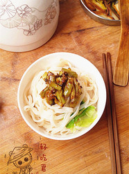 酸菜豆角拌面