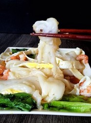 鸡蛋虾仁肠粉