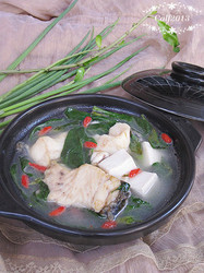 枸杞菜鱼骨豆腐汤