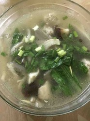 鲜菌蘑菇丸子汤