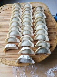 虾仁、皮皮虾、韭菜肉馅饺子