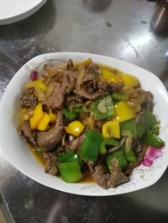 白洋葱彩椒炒牛肉