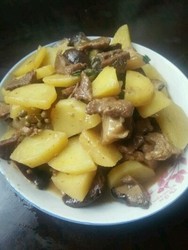 香菇土豆炖肉