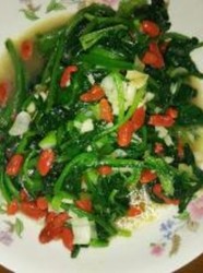 排毒养颜之枸杞炒菠菜