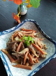平菇炒火腿肠