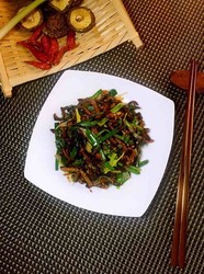 素鳝丝烧大蒜