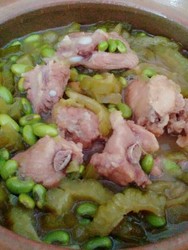 黄豆苦瓜排骨煲