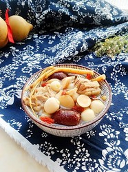 莲子炖老鸭汤