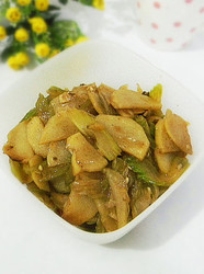 蒜香土豆炒西芹