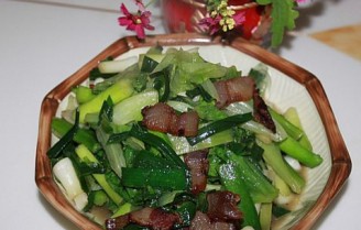 生菜大蒜炒腊肉