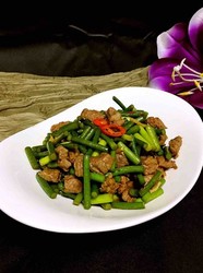 蒜薹炒黑椒牛肉