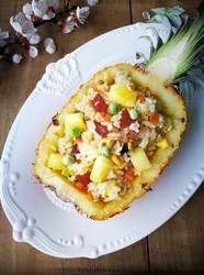 腊肠菠萝炒饭