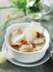 椰肉银耳鸡汤