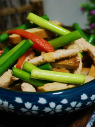 鸡丝蒜薹炒豆干