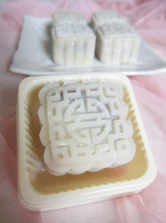 豆沙冰皮月饼
