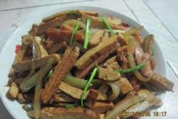 洋葱香肠炒豆干