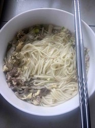 平菇鸡蛋肉丝面