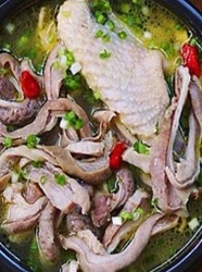 腊肚丝炖鸡烫