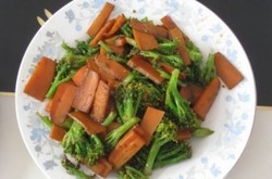 胡萝卜炒西兰花