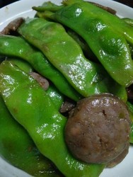 油豆角炒黑椒香肠