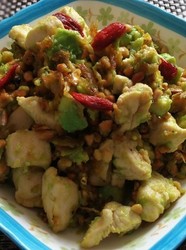 牛油果花生炒鸡丁