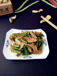白蘑烧豆角