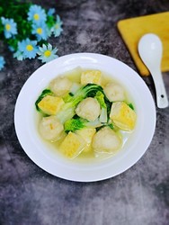 墨鱼丸小油菜豆腐汤