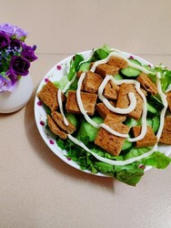 蔬菜面包沙拉