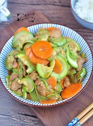 西葫芦小炒肉