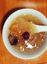 桃胶银耳红枣羹