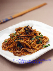 蔬菜肉丝炒面