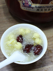 银耳莲子汤