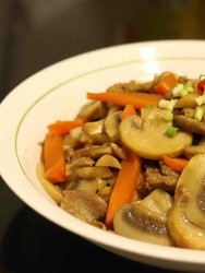 肉片炒蘑菇