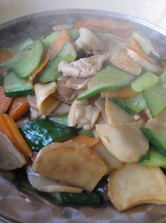 杏鲍菇黄瓜炒肉