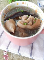 灵芝炖猪蹄