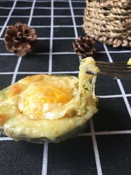 牛油果烤鸡蛋